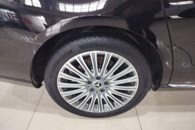 Used Mercedes-Benz E-Class 2021 Restyled E 300 L Luxury Edition Exterior 3