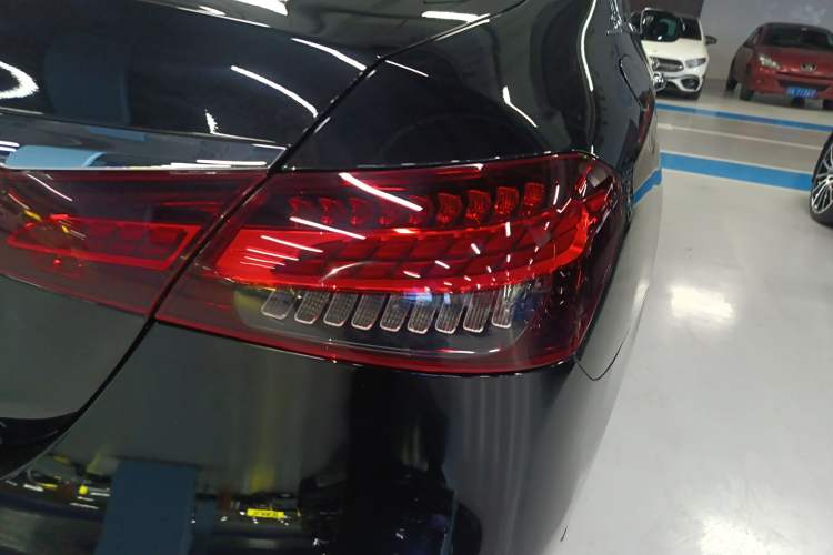 Used Mercedes-Benz E-Class 2021 E 300 L Luxury Model Exterior 3