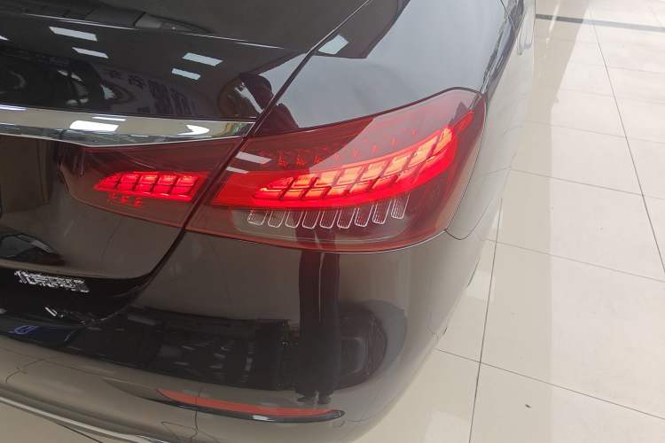 Used Mercedes-Benz E-Class 2021 Restyled E 300 L Luxury Edition Exterior 3
