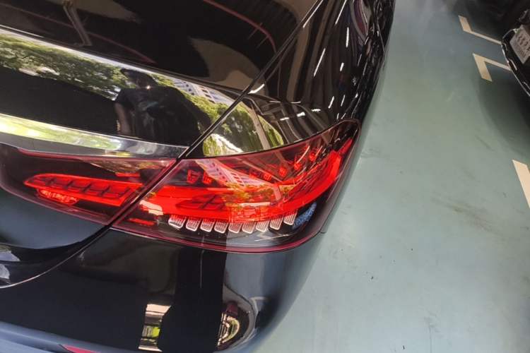 Used Mercedes-Benz E-Class 2021 E 300 L Sporty and Stylish Model Exterior 3