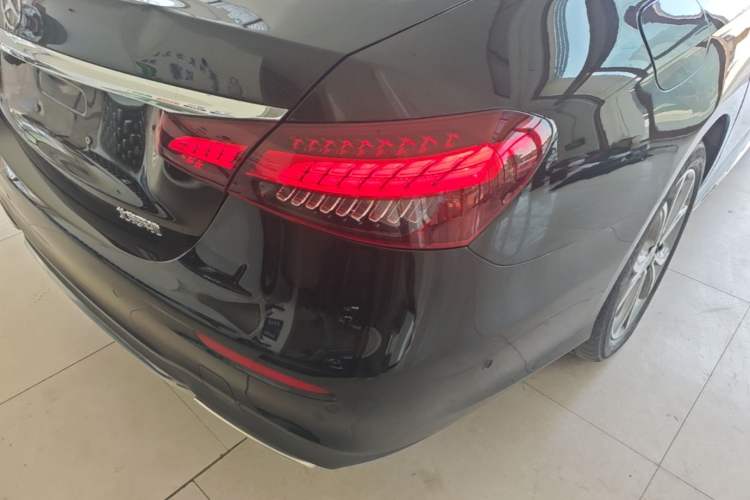 Used Mercedes-Benz E-Class 2021 E 300 L Sporty and Stylish Model Exterior 3