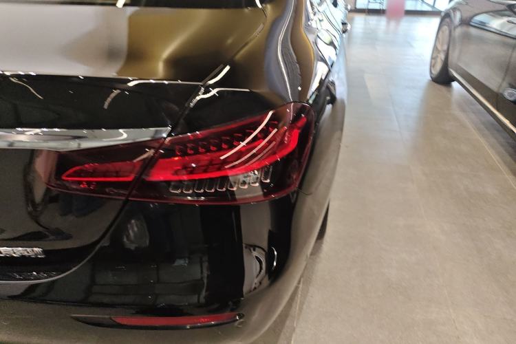 Used Mercedes-Benz E-Class 2021 Restyled E 300 L Luxury Edition Exterior 3