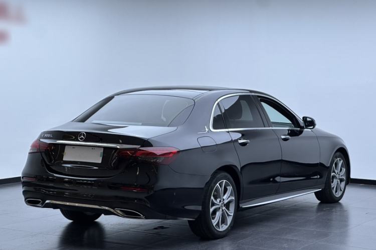 Used Mercedes-Benz E-Class 2021 E 300 L Sporty and Stylish Model Exterior 3