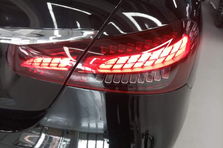 Used Mercedes-Benz E-Class 2021 Restyled E 300 L Sporty and Stylish Edition Exterior 3