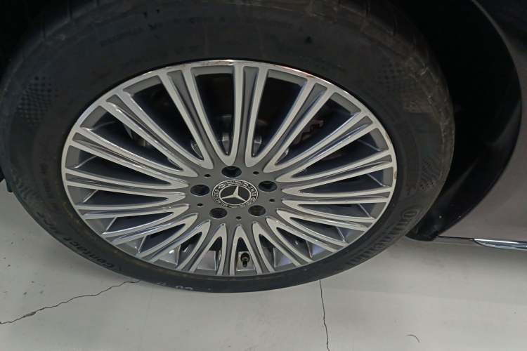 Used Mercedes-Benz E-Class 2021 E 300 L Luxury Model Exterior 4