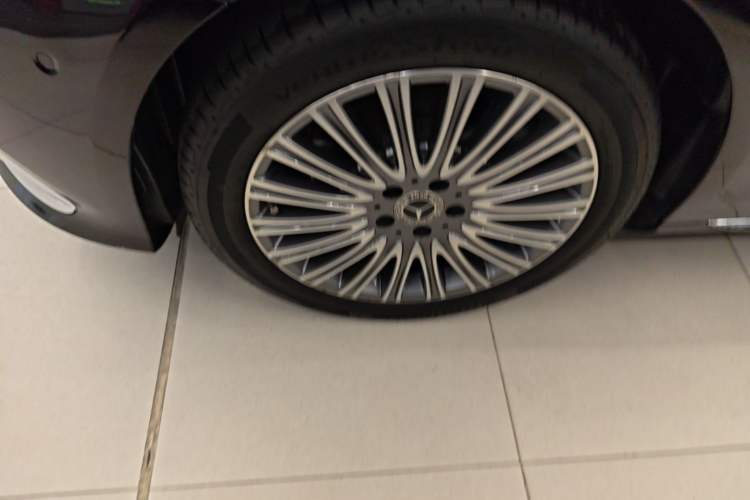 Used Mercedes-Benz E-Class 2021 Restyled E 300 L Luxury Edition Exterior 4
