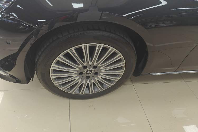 Used Mercedes-Benz E-Class 2021 Restyled E 300 L Luxury Edition Exterior 4