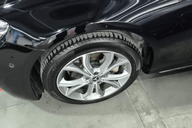 Used Mercedes-Benz E-Class 2021 E 300 L Sporty and Stylish Model Exterior 4