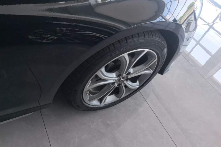 Used Mercedes-Benz E-Class 2021 E 300 L Sporty and Stylish Model Exterior 5