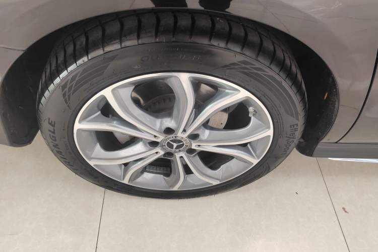 Used Mercedes-Benz E-Class 2021 E 300 L Sporty and Stylish Model Exterior 5