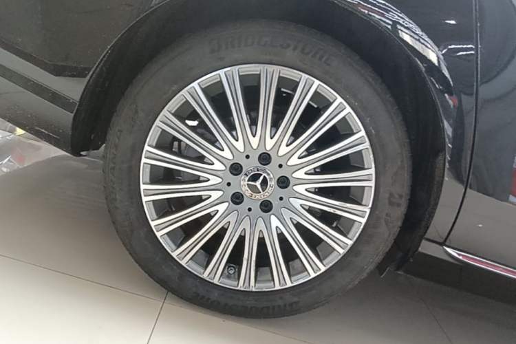 Used Mercedes-Benz E-Class 2021 Restyled E 300 L Luxury Edition Exterior 5