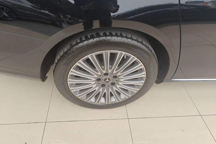 Used Mercedes-Benz E-Class 2021 Restyled E 300 L Luxury Edition Exterior 5