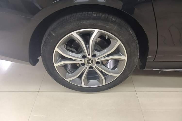 Used Mercedes-Benz E-Class 2021 E 300 L Sporty and Stylish Model Exterior 5