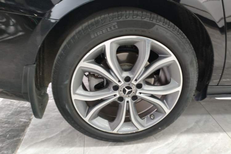 Used Mercedes-Benz E-Class 2021 E 300 L Sporty and Stylish Model Exterior 5