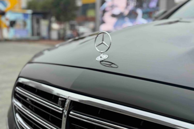 Used Mercedes-Benz E-Class 2021 E 300 L Sporty and Stylish Model Exterior 6