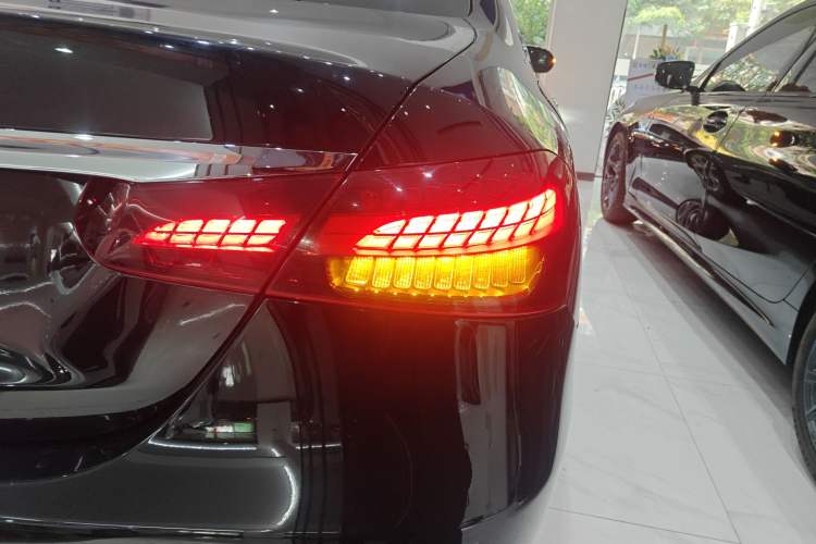 Used Mercedes-Benz E-Class 2021 Restyled E 300 L Sporty and Stylish Edition Exterior 6