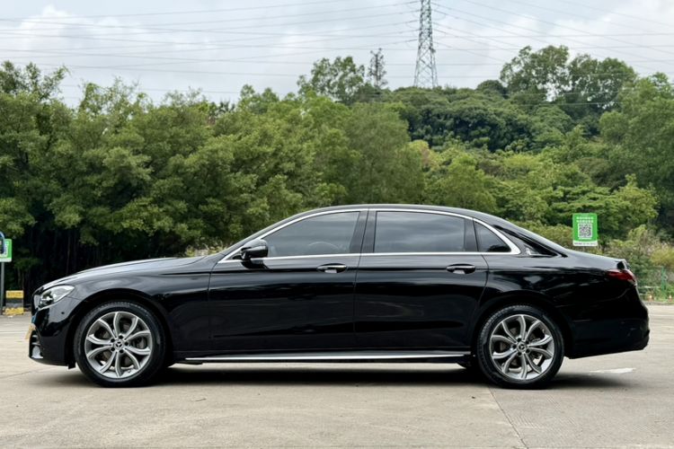 Used Mercedes-Benz E-Class 2021 E 300 L Sporty and Stylish Model Exterior 9