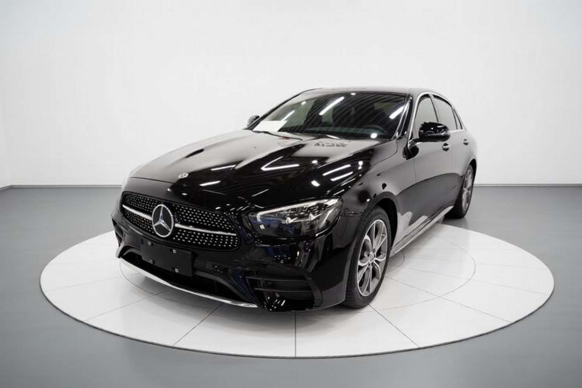 Used Mercedes-Benz E-Class 2021 Restyled E 300 L Sport Luxury Edition Front Left 45 Deg