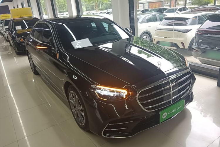 Used Mercedes-Benz E-Class 2021 E 300 L Sporty and Stylish Model Front Right 45 Deg