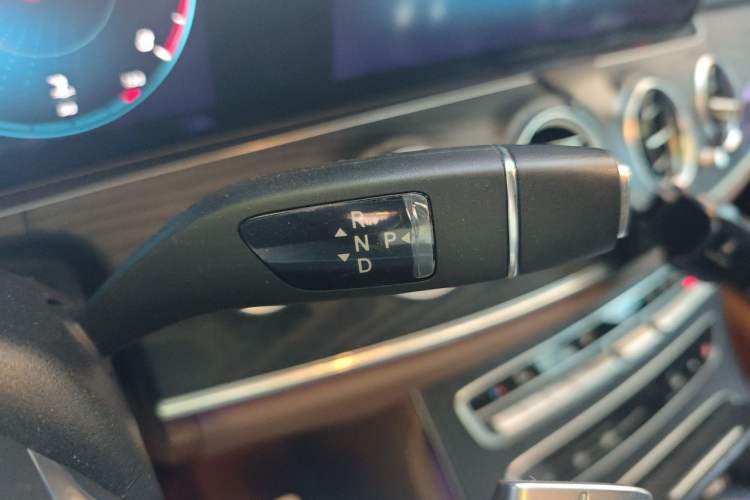 Used Mercedes-Benz E-Class 2021 Restyled E 300 L Sport Luxury Edition Gear Lever