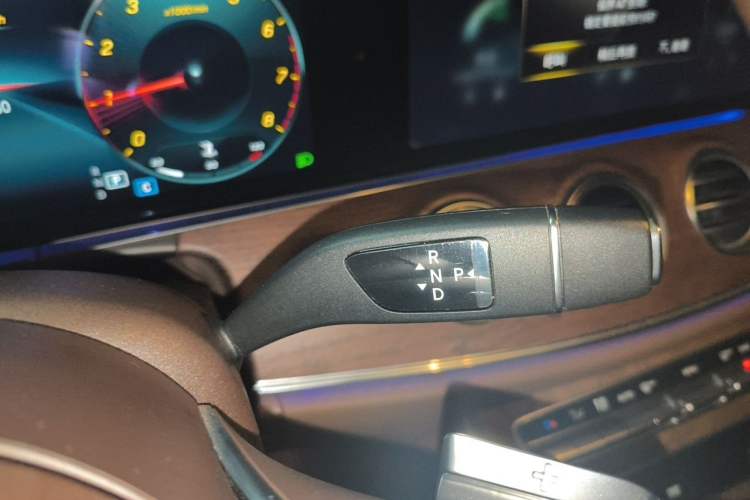 Used Mercedes-Benz E-Class 2021 Restyled E 300 L Luxury Edition Gear Lever