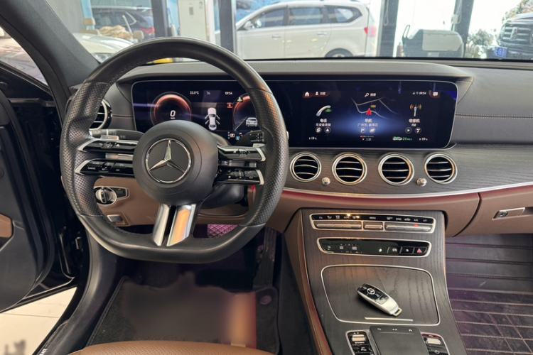 Used Mercedes-Benz E-Class 2021 Restyled E 300 L Sporty and Stylish Edition Gear Lever