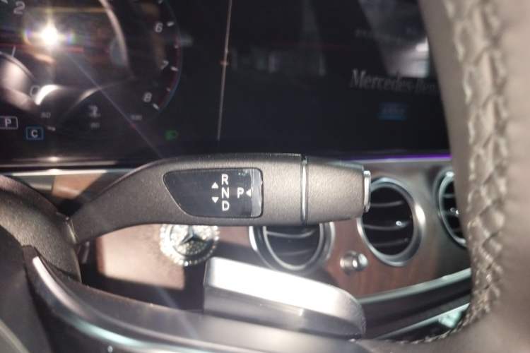 Used Mercedes-Benz E-Class 2021 Restyled E 300 L Luxury Edition Gear Lever