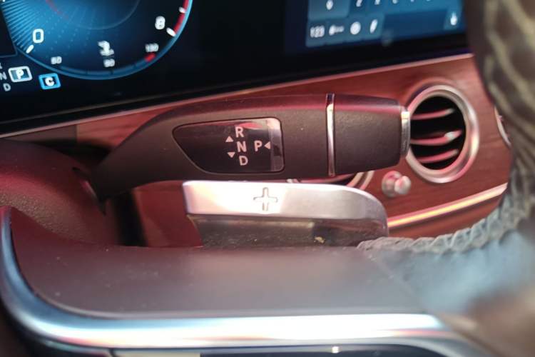 Used Mercedes-Benz E-Class 2021 Restyled E 300 L Luxury Edition Gear Lever
