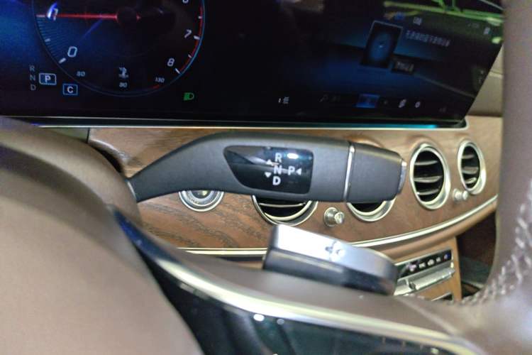 Used Mercedes-Benz E-Class 2021 Restyled E 300 L Luxury Edition Gear Lever