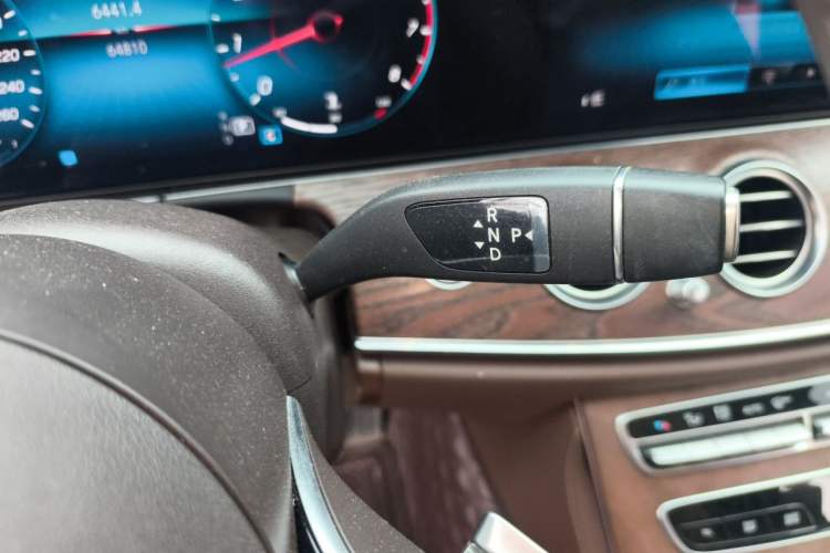 Used Mercedes-Benz E-Class 2021 Restyled E 300 L Luxury Edition Gear Lever