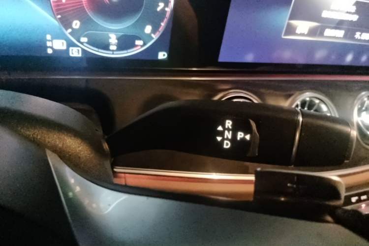 Used Mercedes-Benz E-Class 2021 Restyled E 300 L Sporty and Stylish Edition Gear Lever