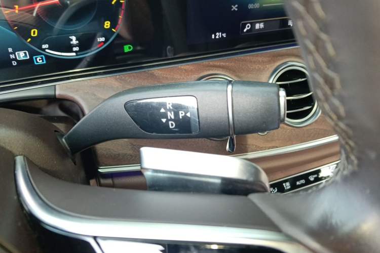 Used Mercedes-Benz E-Class 2021 Restyled E 300 L Luxury Edition Gear Lever