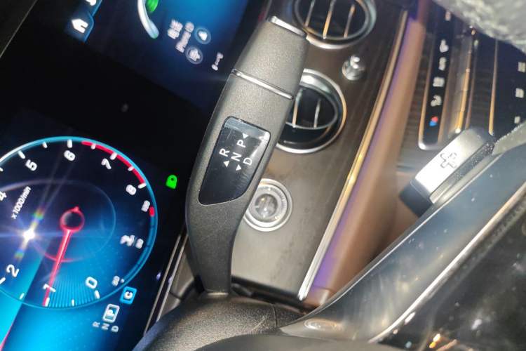 Used Mercedes-Benz E-Class 2021 Restyled E 300 L Sporty and Stylish Edition Gear Lever