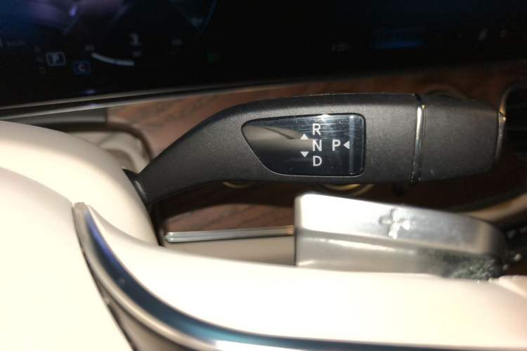Used Mercedes-Benz E-Class 2021 Restyled E 300 L Sport Luxury Edition Gear Lever