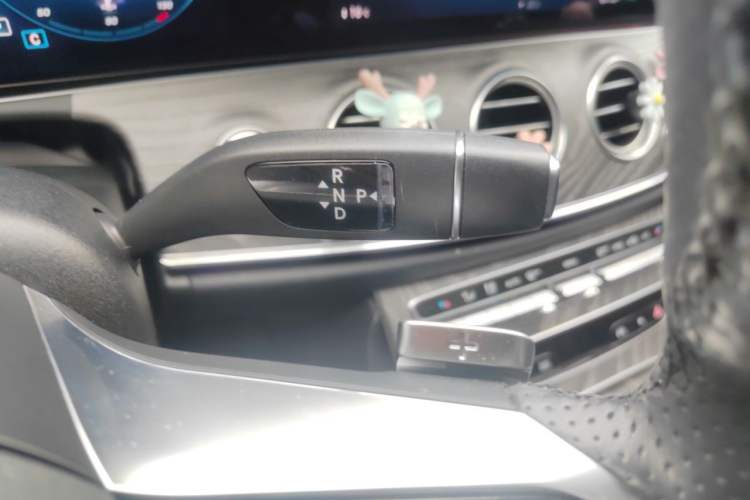 Used Mercedes-Benz E-Class 2021 Restyled E 300 L Sporty and Stylish Edition Gear Lever