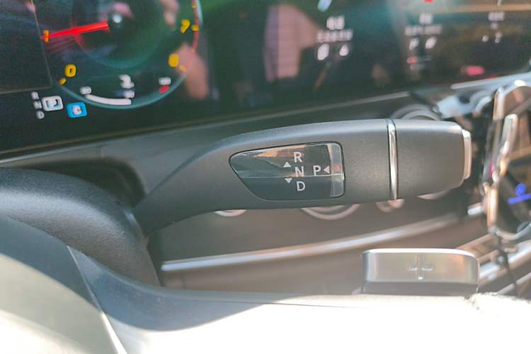 Used Mercedes-Benz E-Class 2021 Restyled E 300 L Sporty and Stylish Edition Gear Lever