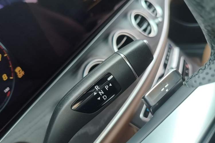 Used Mercedes-Benz E-Class 2021 Restyled E 300 L Sporty and Stylish Edition Gear Lever