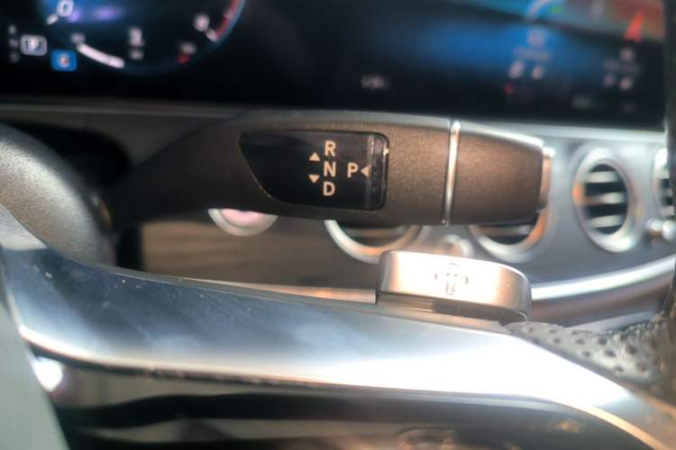 Used Mercedes-Benz E-Class 2021 Restyled E 300 L Sporty and Stylish Edition Gear Lever