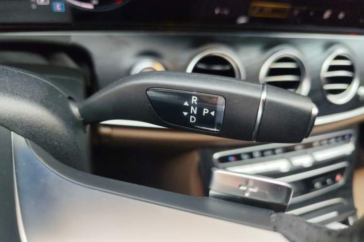 Used Mercedes-Benz E-Class 2021 Updated E 260 Fashion Sport Edition Gear Lever