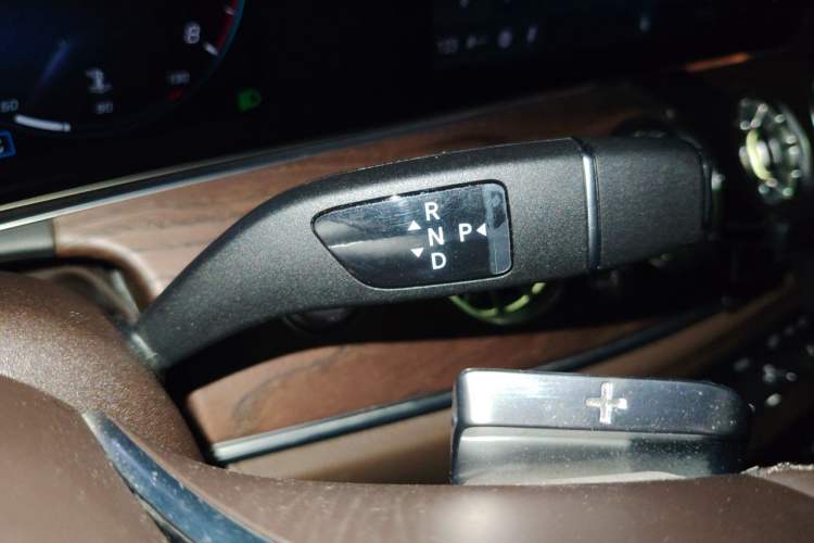 Used Mercedes-Benz E-Class 2021 Facelift E 300 L Stylish Edition Gear Lever