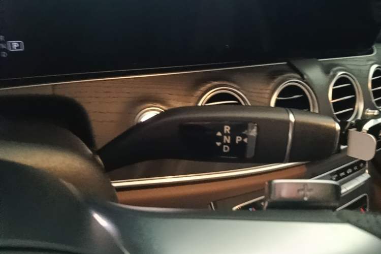 Used Mercedes-Benz E-Class 2021 Restyled E 300 L Sporty and Stylish Edition Gear Lever
