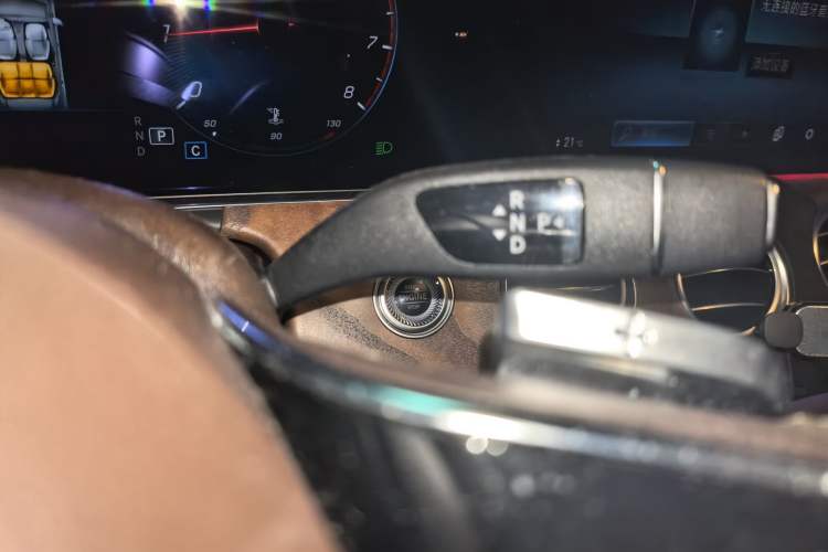 Used Mercedes-Benz E-Class 2021 Restyled E 300 L Sporty and Stylish Edition Gear Lever