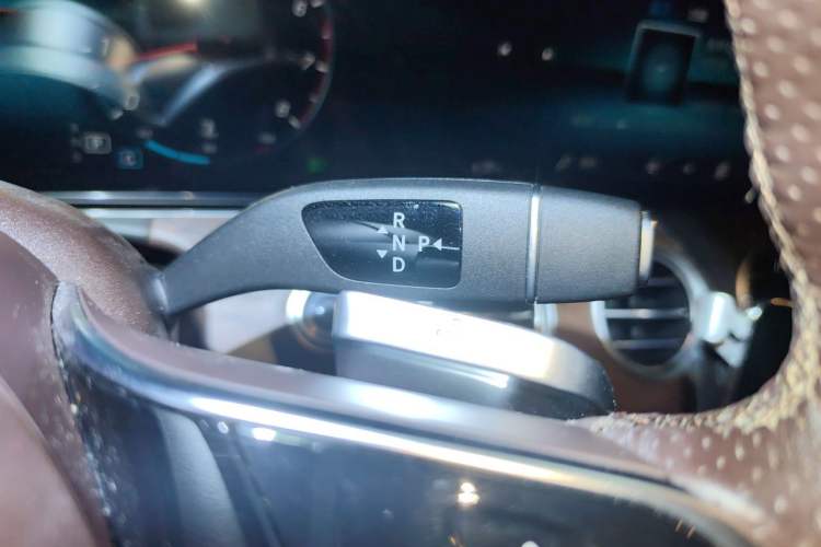 Used Mercedes-Benz E-Class 2021 E 300 L Luxury Model Gear Lever