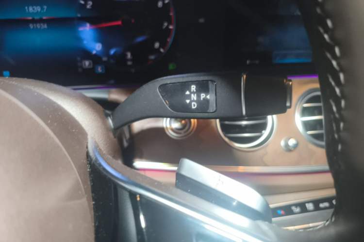 Used Mercedes-Benz E-Class 2021 Restyled E 300 L Luxury Edition Gear Lever