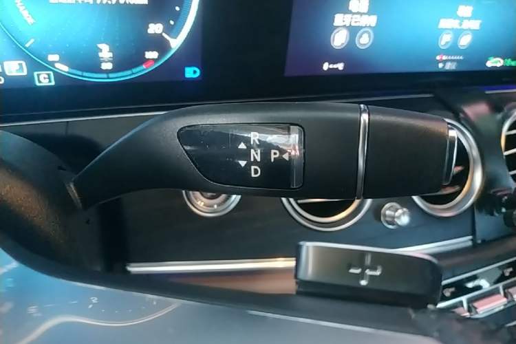 Used Mercedes-Benz E-Class 2021 Restyled E 300 L Sport Luxury Edition Gear Lever