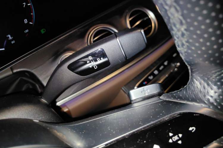Used Mercedes-Benz E-Class 2021 Updated E 260 Fashion Sport Edition Gear Lever