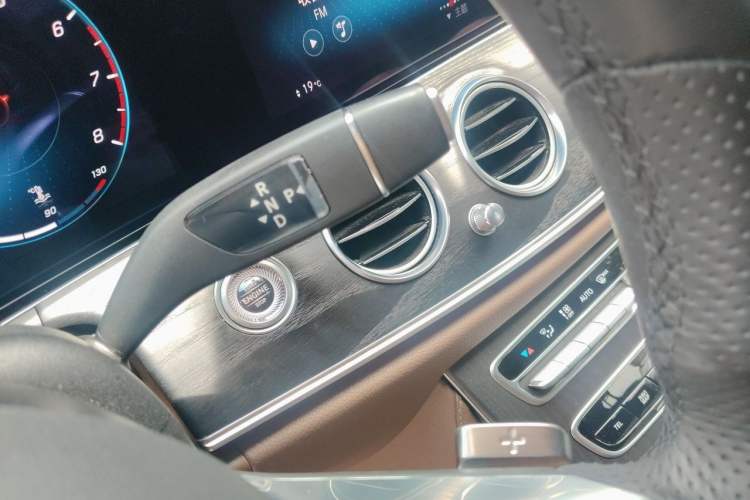 Used Mercedes-Benz E-Class 2021 Restyled E 300 L Sporty and Stylish Edition Gear Lever