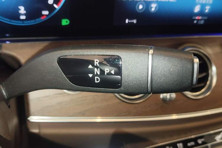 Used Mercedes-Benz E-Class 2021 Facelift E 300 L Stylish Edition Gear Lever
