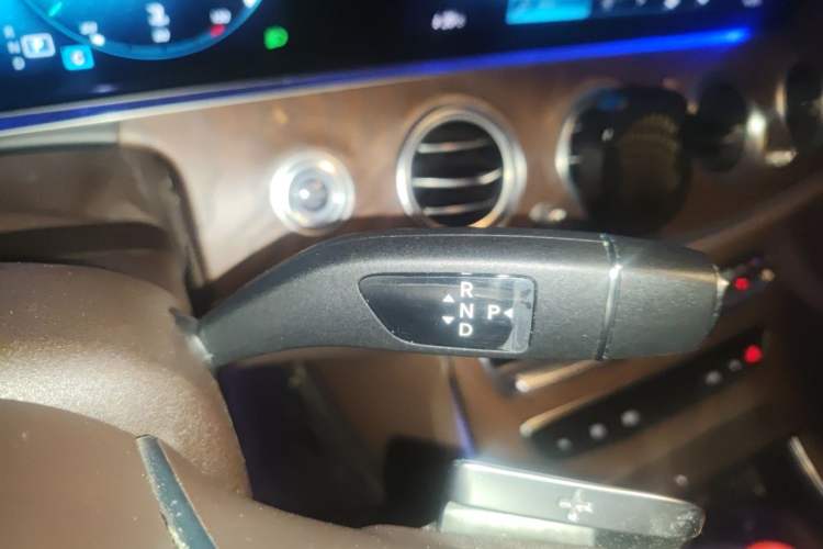 Used Mercedes-Benz E-Class 2021 Restyled E 300 L Luxury Edition Gear Lever