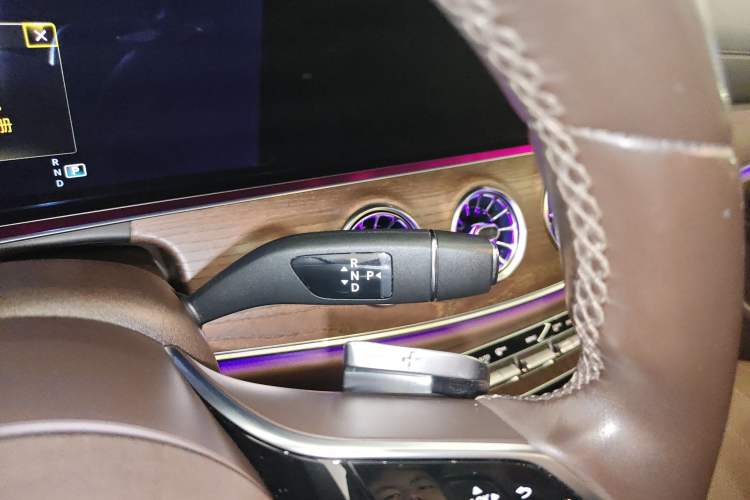 Used Mercedes-Benz E-Class 2021 Restyled E 300 L Luxury Edition Gear Lever